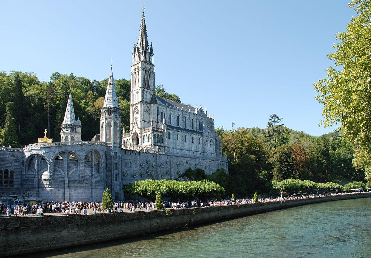 1200px lourdes basilique et gave