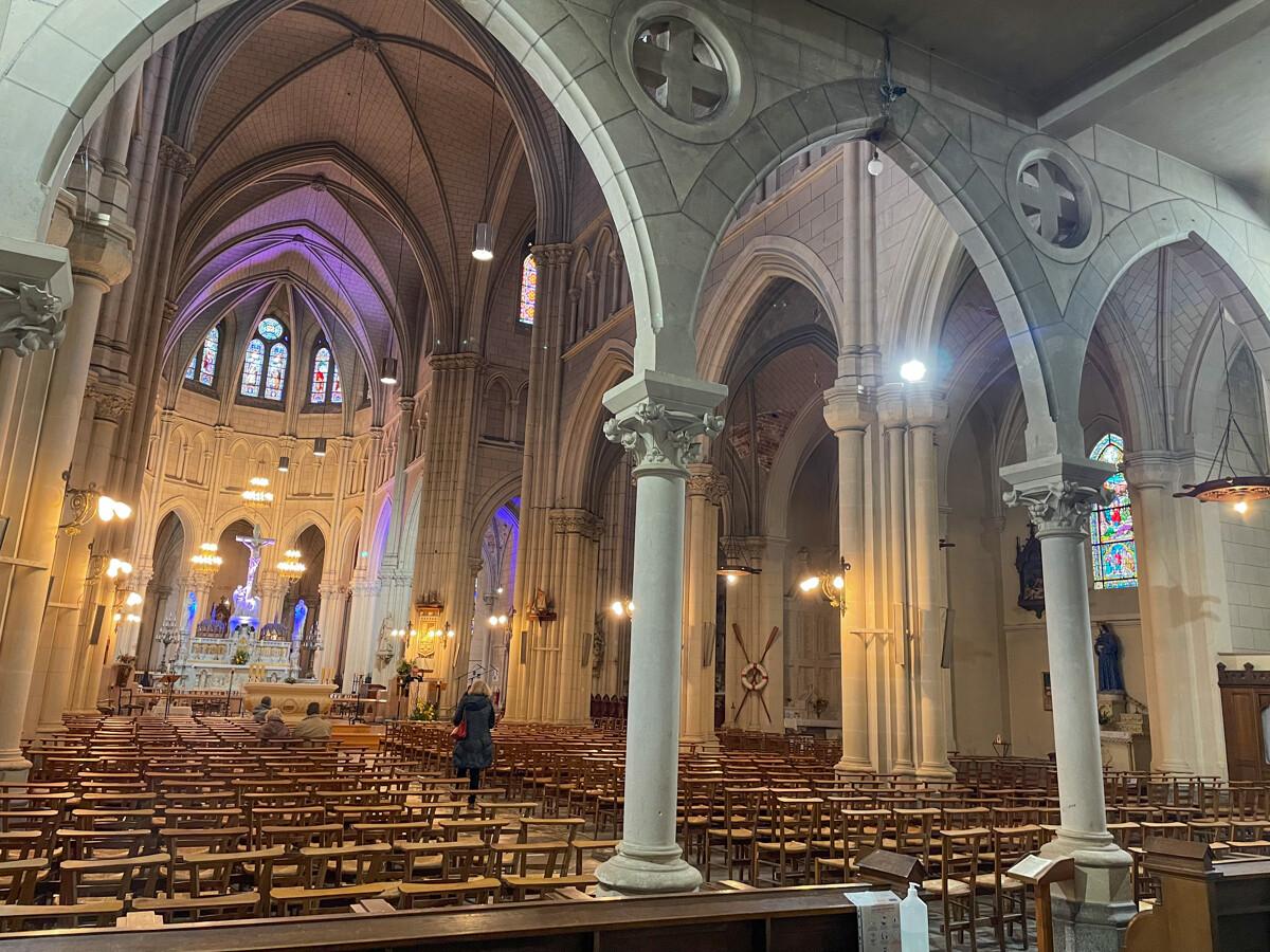 Interieur eglise saint meen cancale smbmsm 5560 1200px